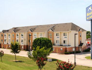 Quality & North I-30 Hotel